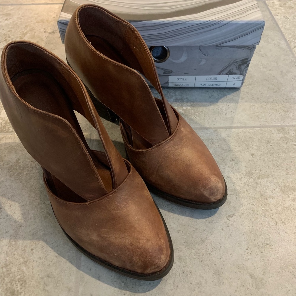 Nib Jeffrey Campbell Deep V Bootie - Size 6 - image 2